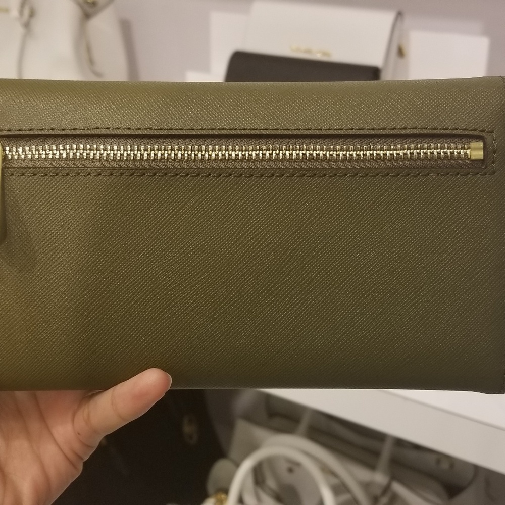 MK SAVANNAH LG SATCHEL & JST LG TRIFOLD LEATHER - Picture 6 of 8